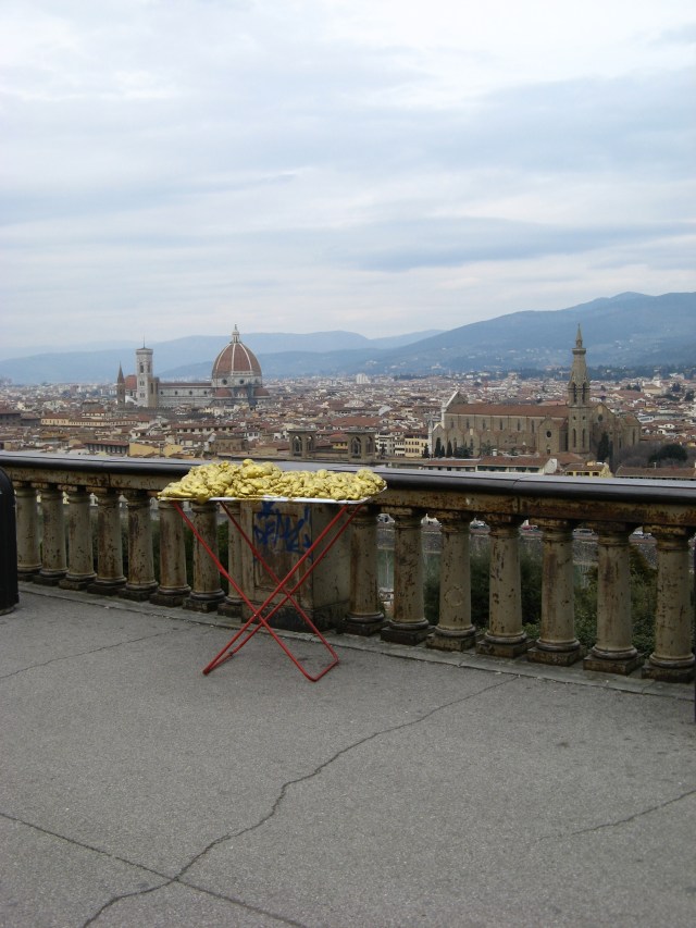 © Renate Egger and Wilhelm Roseneder. Goldene Erweiterung/Golden expansion. Street art project. Artour-o il must. Florence, Tuscany, Italy 2011