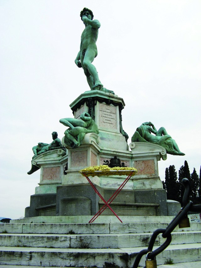 © Renate Egger and Wilhelm Roseneder. Goldene Erweiterung/Golden expansion. Street art project. Artour-o il must. Piazza di Michelangelo. Florence, Tuscany, Italy 2011