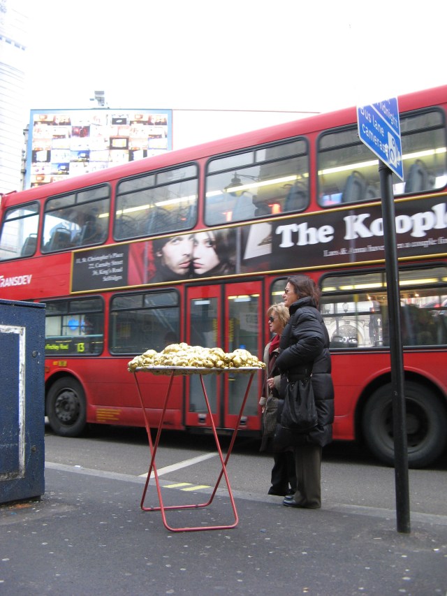 © Renate Egger and Wilhelm Roseneder. Goldene Erweiterung/Golden expansion. Street art project. Piccadilly Circus. London, UK 2010