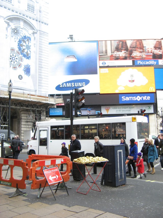 © Renate Egger and Wilhelm Roseneder. Goldene Erweiterung/Golden expansion. Street art project. Piccadilly Circus. London, UK  2010