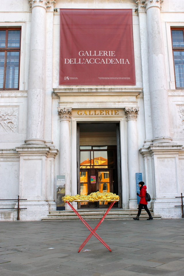 © Renate Egger and Wilhelm Roseneder. Goldene Erweiterung/Golden expansion. Street art project. Venice, Italy, December 2016 Contemporary Venice. It´s Liquid. International Art Show. Palazzo Flangini, Venice, Italy